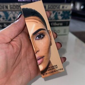 NWT KKW BEAUTY | Creme Contour & Highlight Set | Color: Light/Medium |